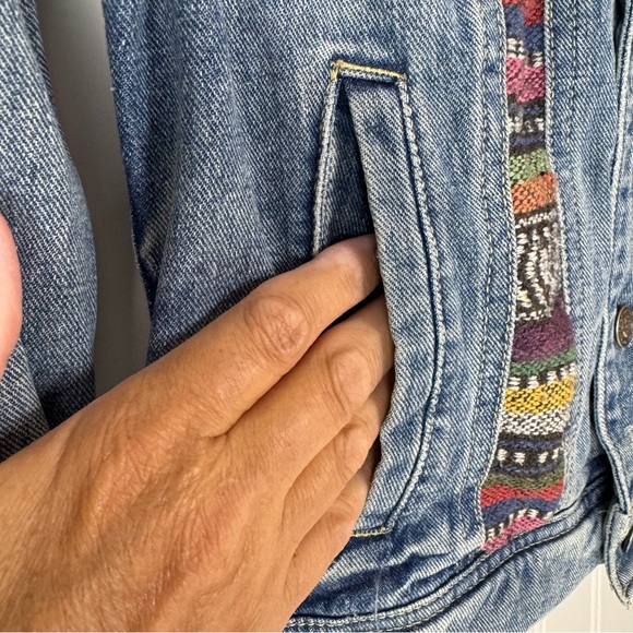 Free People Jean Jacket Women's 4 Blue Multicolor‎ Aztec Baja Print Distressed - Picture 7 of 11